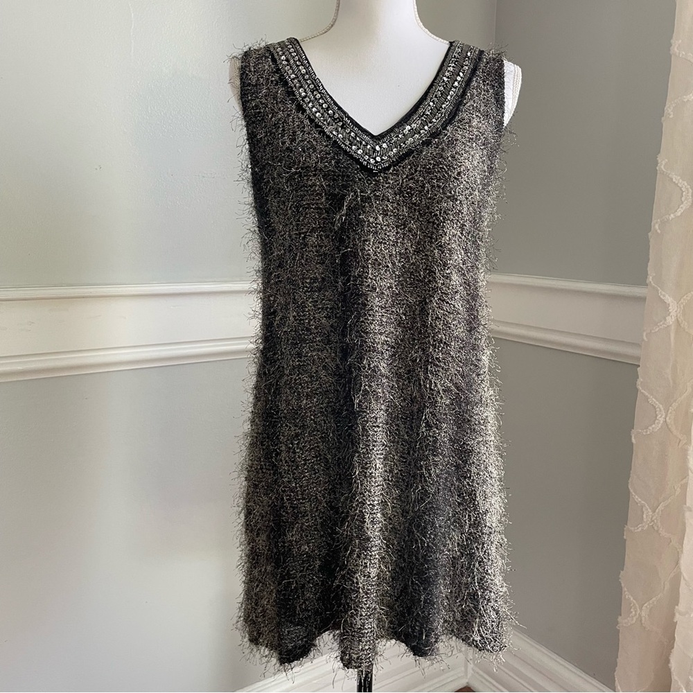 Gracia Black Textured Sleeveless Dress Tunic with Beaded V-Neck – Size Large